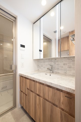 洗面設備　※写真は同タイプ住戸です。