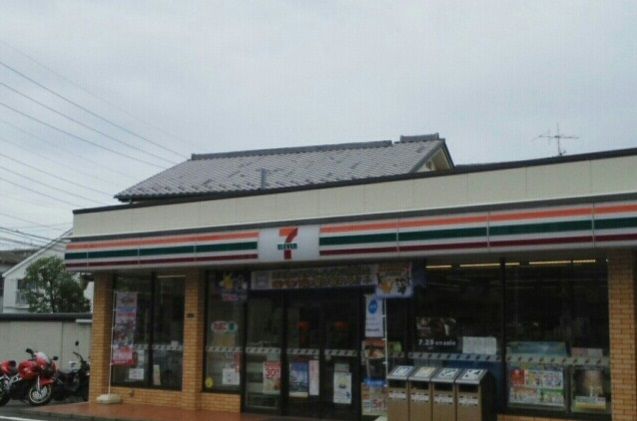 コンビニ　セブンイレブン（コンビニ）まで370m