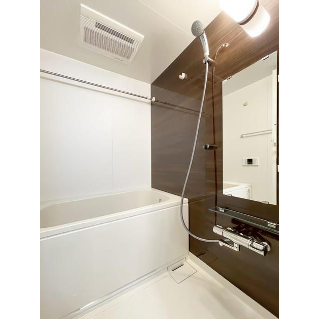 バス・シャワールーム　コンパクトで使いやすいお風呂です