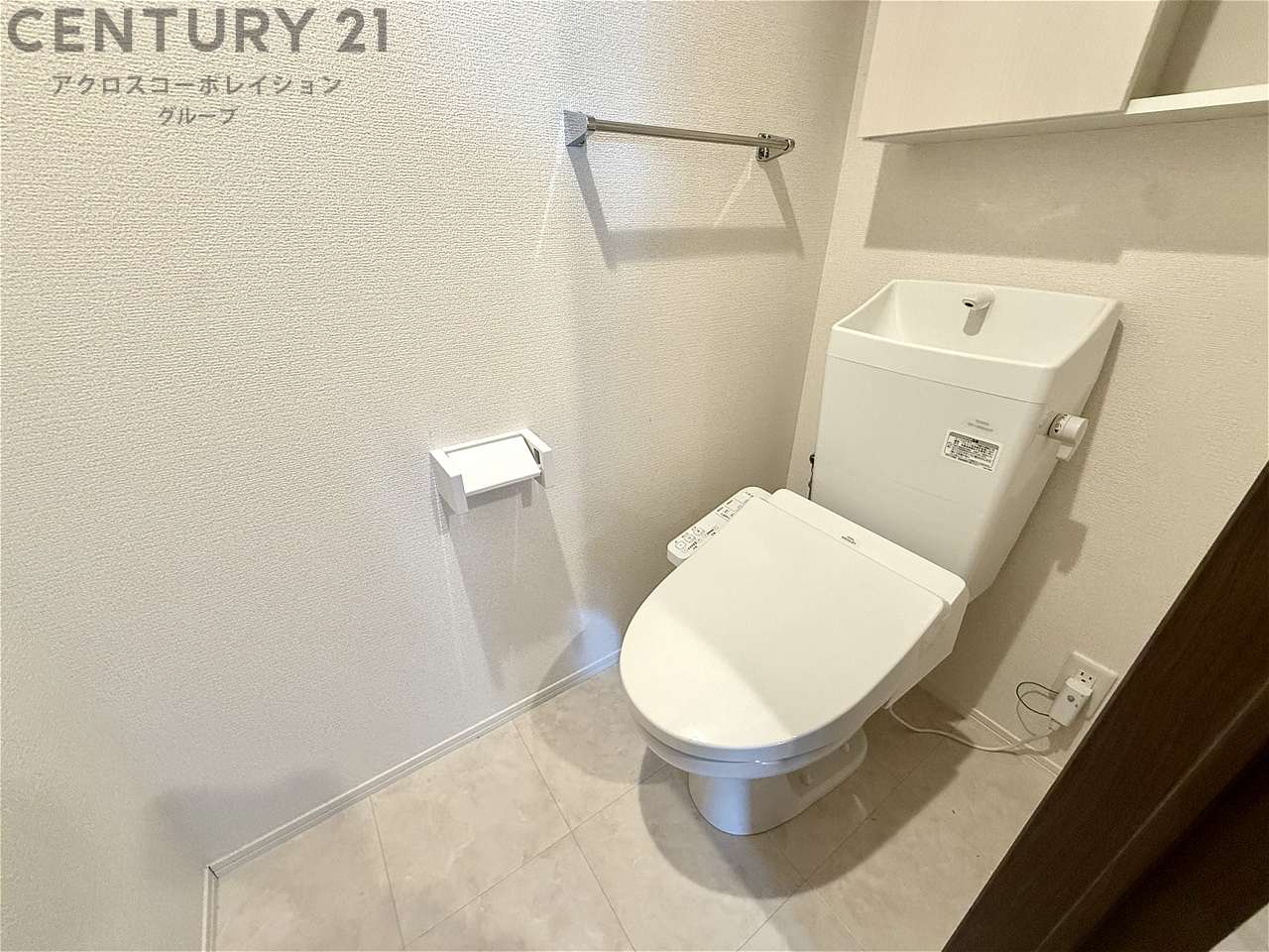 トイレ　温水洗浄便座付きのトイレです♪