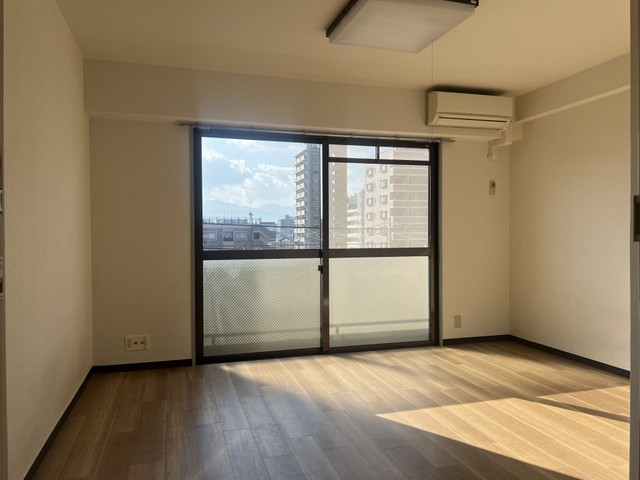 居室・リビング　【洋室】同間取りの別のお部屋の写真です。