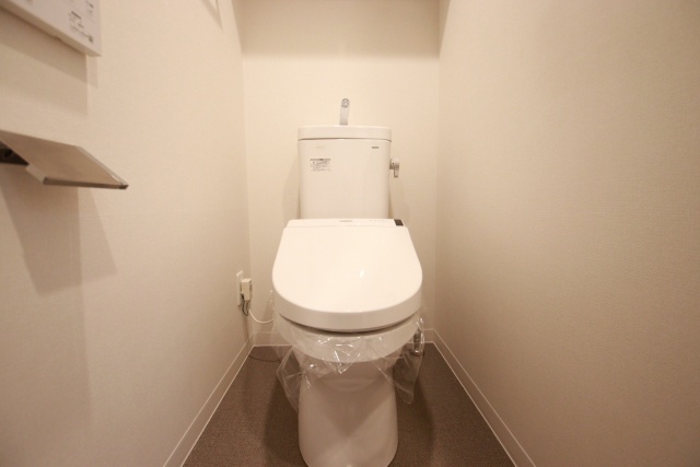 トイレ　※別室の参考写真の為、現況優先です。