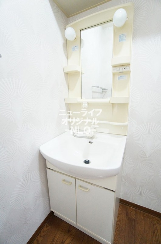 洗面設備　シャワー付き洗面台