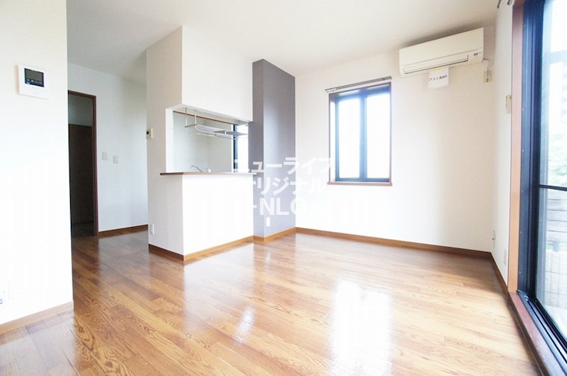 居室・リビング　南向きで明るいリビングスペース