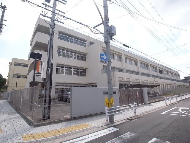 小学校　西宮市立上甲子園小学校（小学校）まで605m