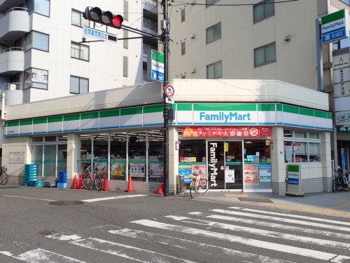 コンビニ　ファミリーマート天王寺堀越町店（コンビニ）まで55m