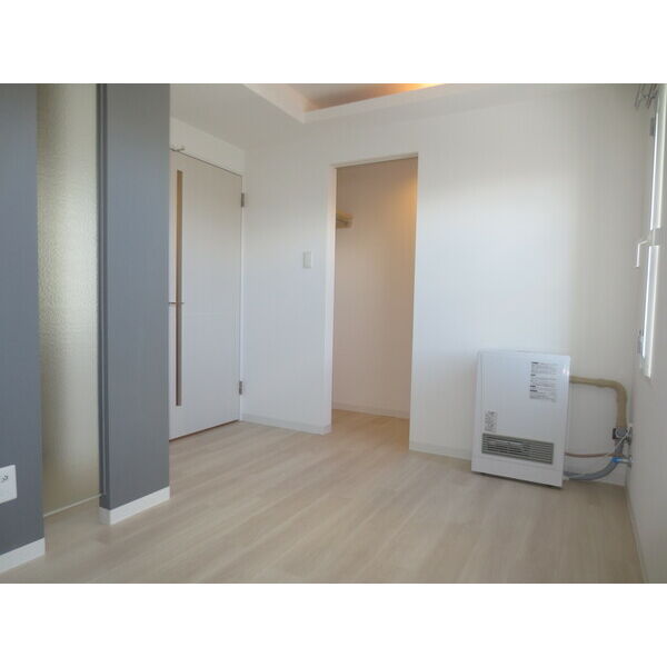 居室・リビング　☆白を基調としたキレイな内装です！