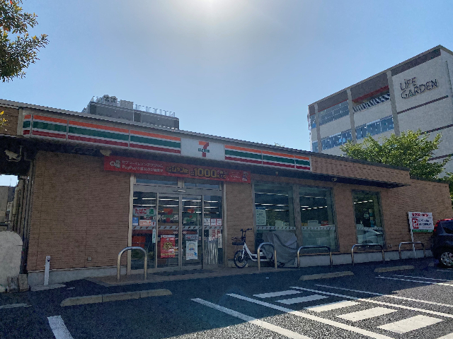 コンビニ　セブンイレブン流山おおたかの森駅東口店（コンビニ）まで107m