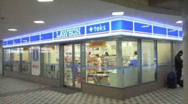 コンビニ　ローソンLAWSON＋toks多摩川駅店（コンビニ）まで897m