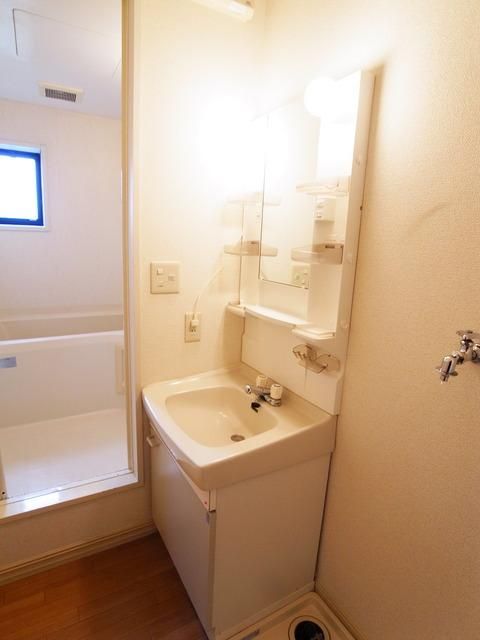 洗面設備　ファミリーには必須の独立洗面所☆