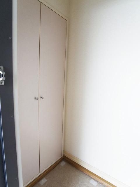 玄関　玄関には大きな下駄箱☆