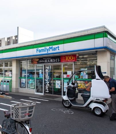 コンビニ　ファミリーマート 三度屋大森東四丁目店（コンビニ）まで332m
