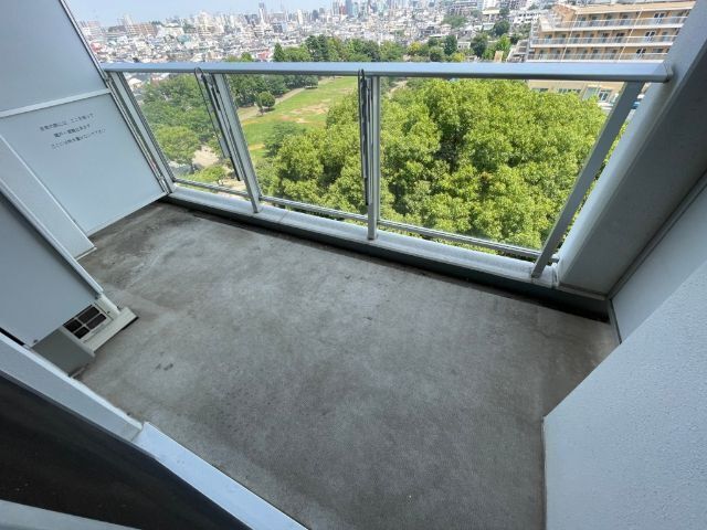 バルコニー　陽当たり良好なバルコニーです