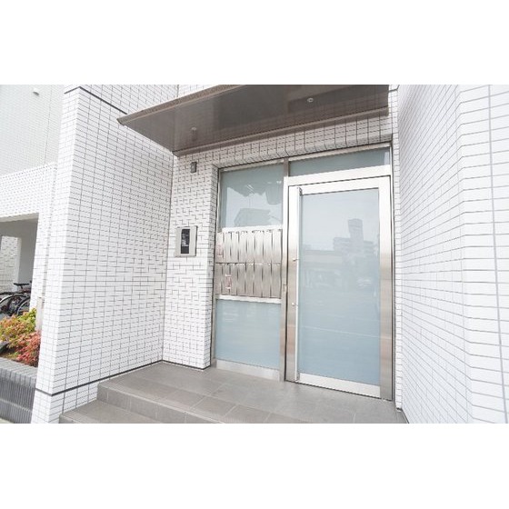 セキュリティ　共用エントランスにはオートロックあり