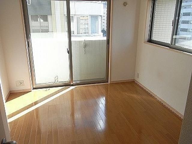 居室・リビング　★明るい角部屋２面採光★