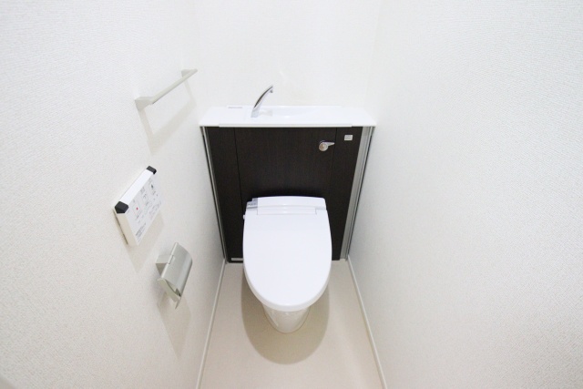 トイレ　※別室の参考写真の為、現況優先です。