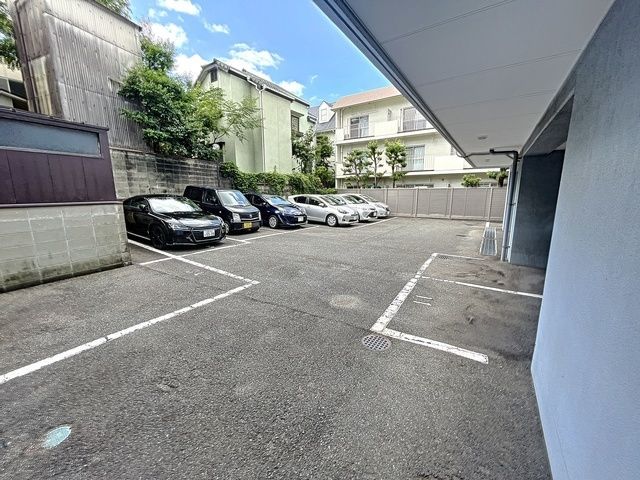 駐車場　駐車場