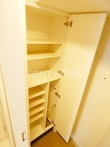 玄関　シューズボックス付き