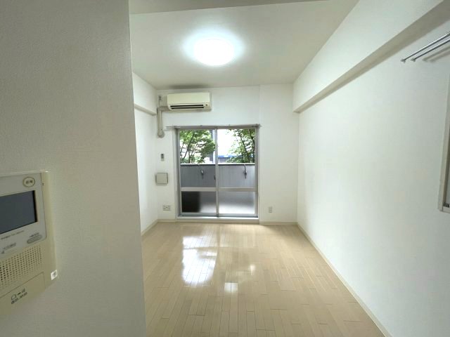 居室・リビング　イメージとして同建物他部屋を表示しています