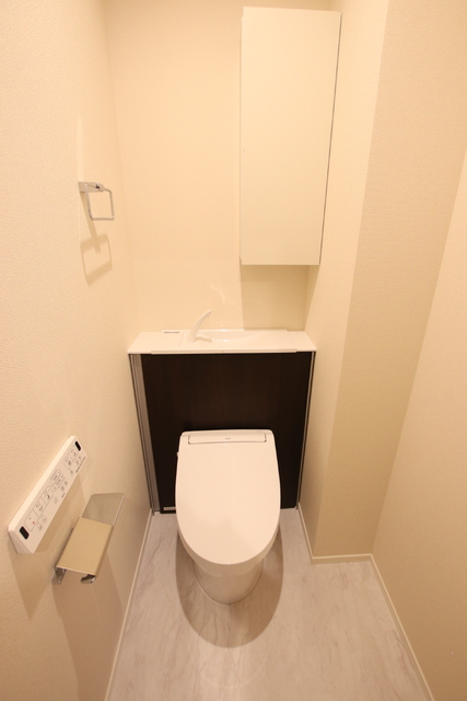 トイレ　温水洗浄便座機能付きトイレ