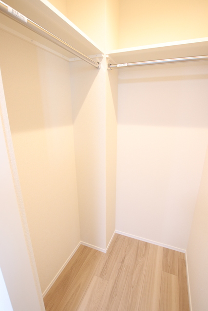 収納　５．５帖の洋室に設置されている季節物の収納にも便利なＷＩＣ