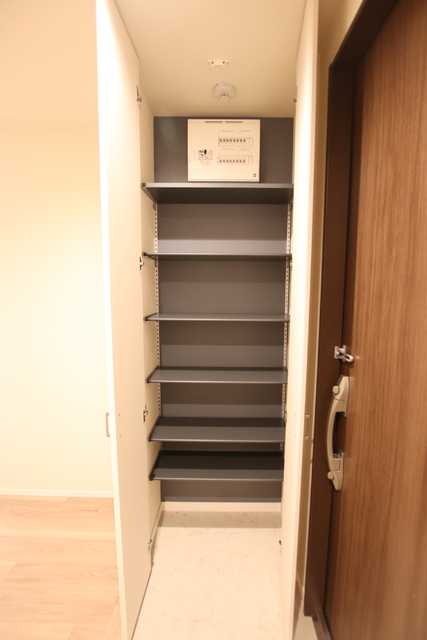 玄関　縦型のシューズボックス