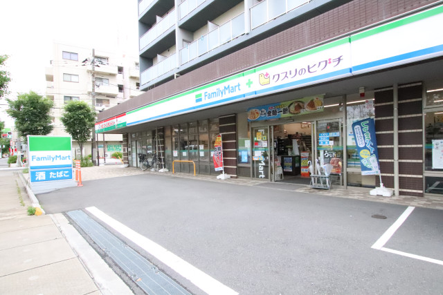 コンビニ　ファミリーマート＋クスリのヒグチ　行徳駅前公園店（コンビニ）まで500m
