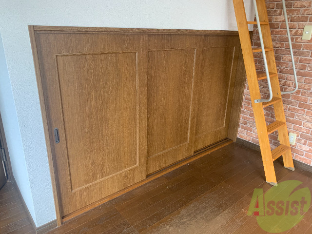 収納　こちらが収納になります。ロフトの下を有効活用していますね。