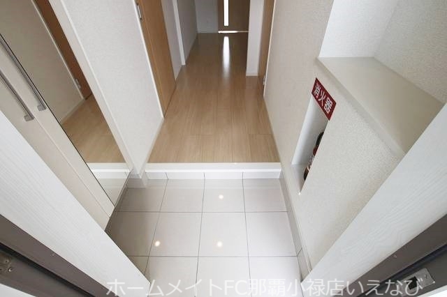 玄関　※別部屋のお写真となります。