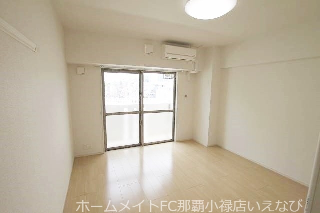 居室・リビング　※別部屋のお写真となります。