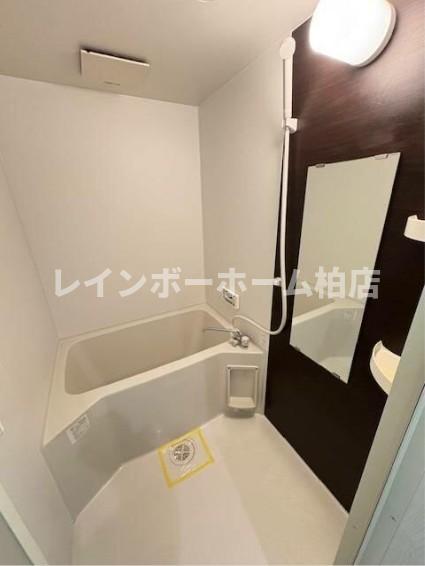 バス・シャワールーム　コンパクトで使いやすいお風呂です