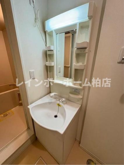 洗面設備　コンパクトで使いやすい洗面所