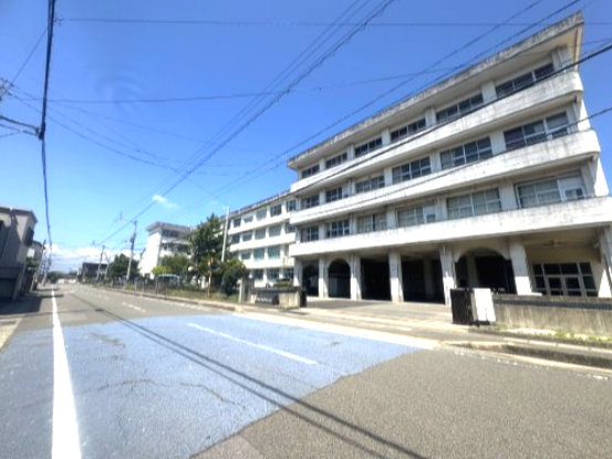 中学校　徳島市立川内中学校（中学校）まで2953m