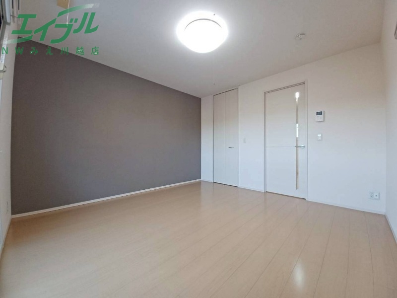 居室・リビング　別部屋参考写真です