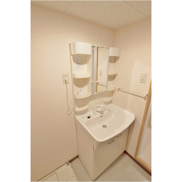 洗面設備　シャワー付き洗面化粧台☆同タイプ