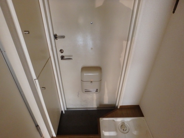 玄関　【参考】307号室の室内写真