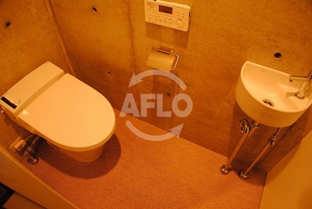 トイレ　オービットステージ北堀江　温水洗浄便座