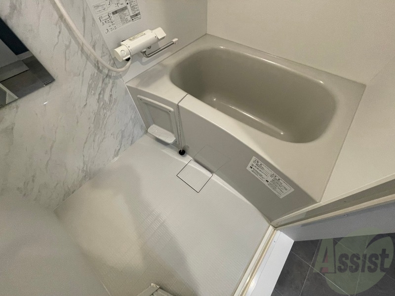 バス・シャワールーム　ユニットバスです。疲れを癒すのに欠かせませんね！