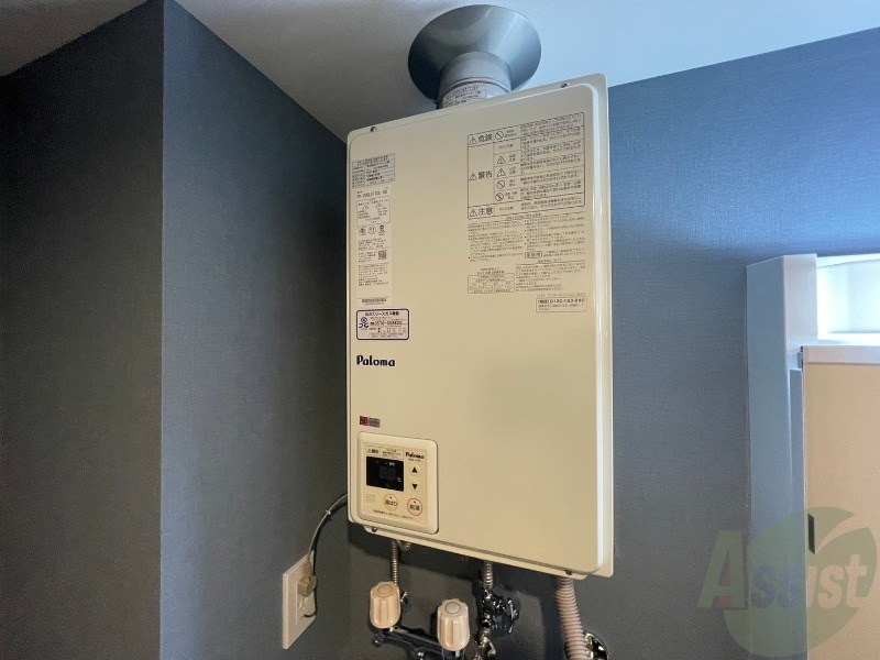 その他設備　給湯器は簡単操作で温度調整ができますよ。