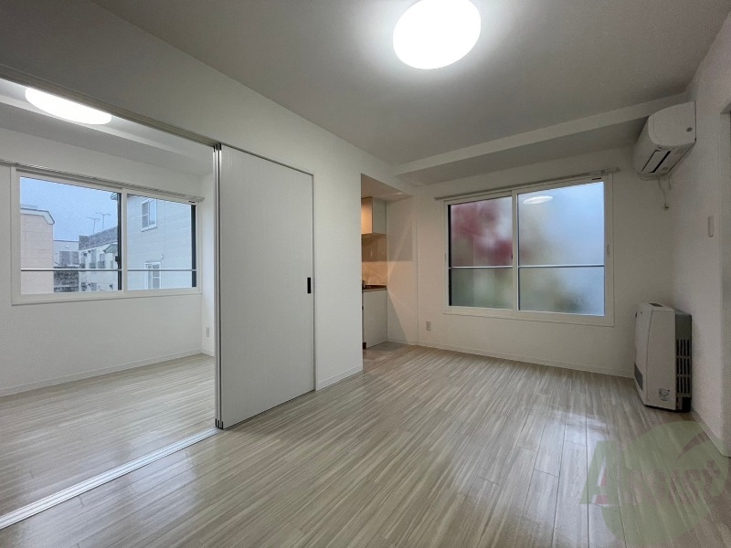 居室・リビング　広くてキレイなお部屋が広がっていて、充実した生活が送れそう。