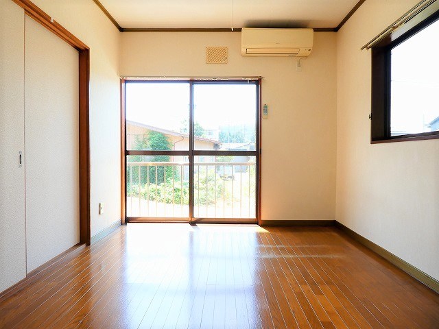居室・リビング　写真は別部屋です。