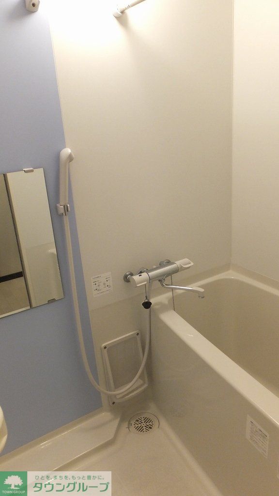 バス・シャワールーム　おしゃれなカラーパネル付きです。