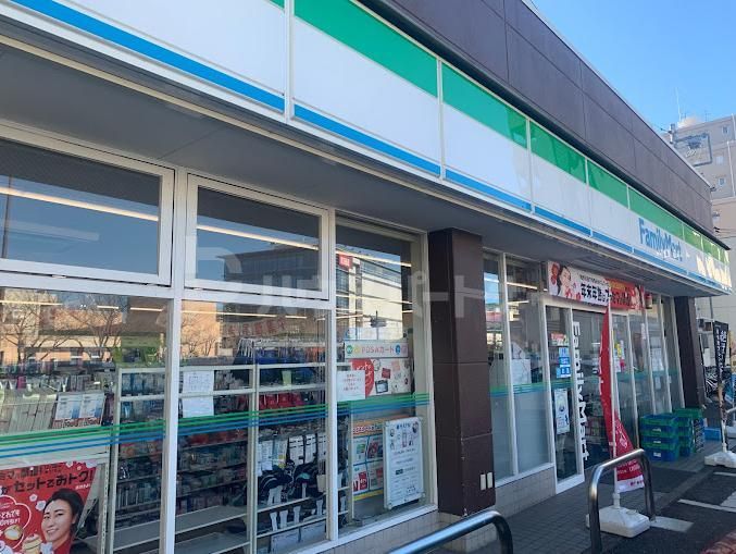 コンビニ　ファミリーマート 小豆沢環八通り店（コンビニ）まで1210m