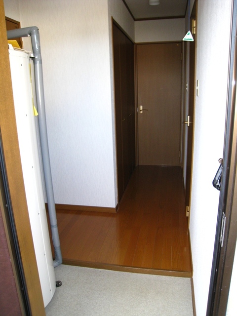 玄関　電気温水器