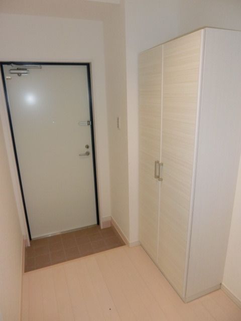 玄関　玄関下駄箱あり（同一タイプ）