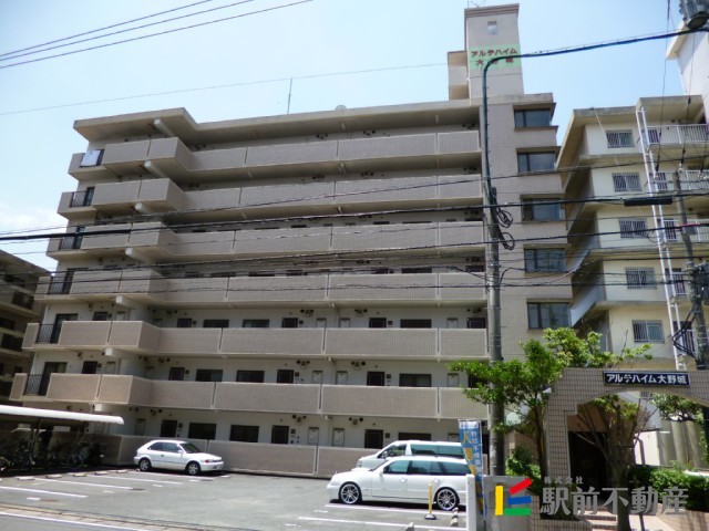 建物外観　7階建ての物件です