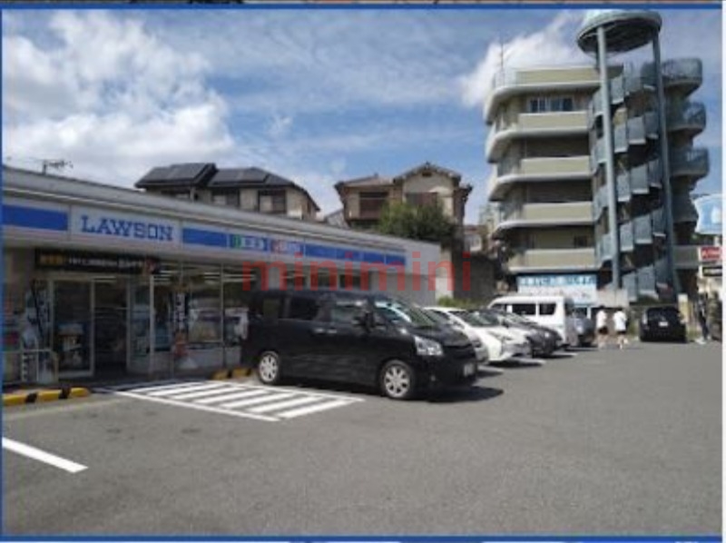 コンビニ　ローソン吹田円山町店（コンビニ）まで695m