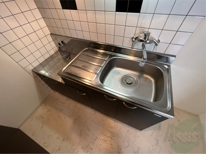 キッチン　洗い場が大きくて洗い物もしやすそうです。