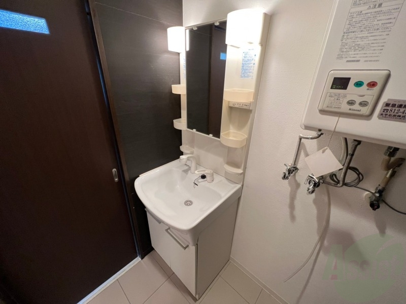 洗面設備　大きくて使いやすそうな独立洗面台になっています。