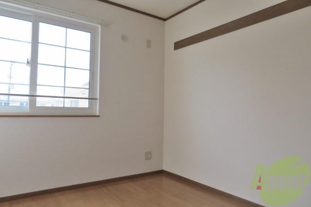 その他部屋・スペース　寝室には窓もあり、朝の目覚めもよさそうですね。